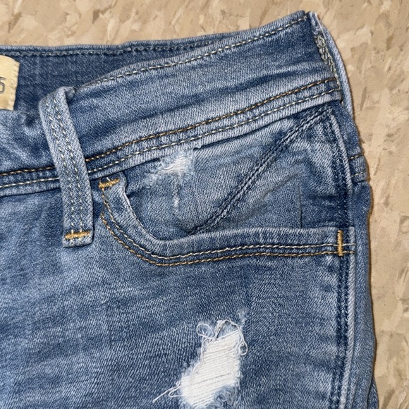 Hollister Distressed Denim High Rise Short-Short in Medium Indigo size 1 (25w) - Picture 4 of 16